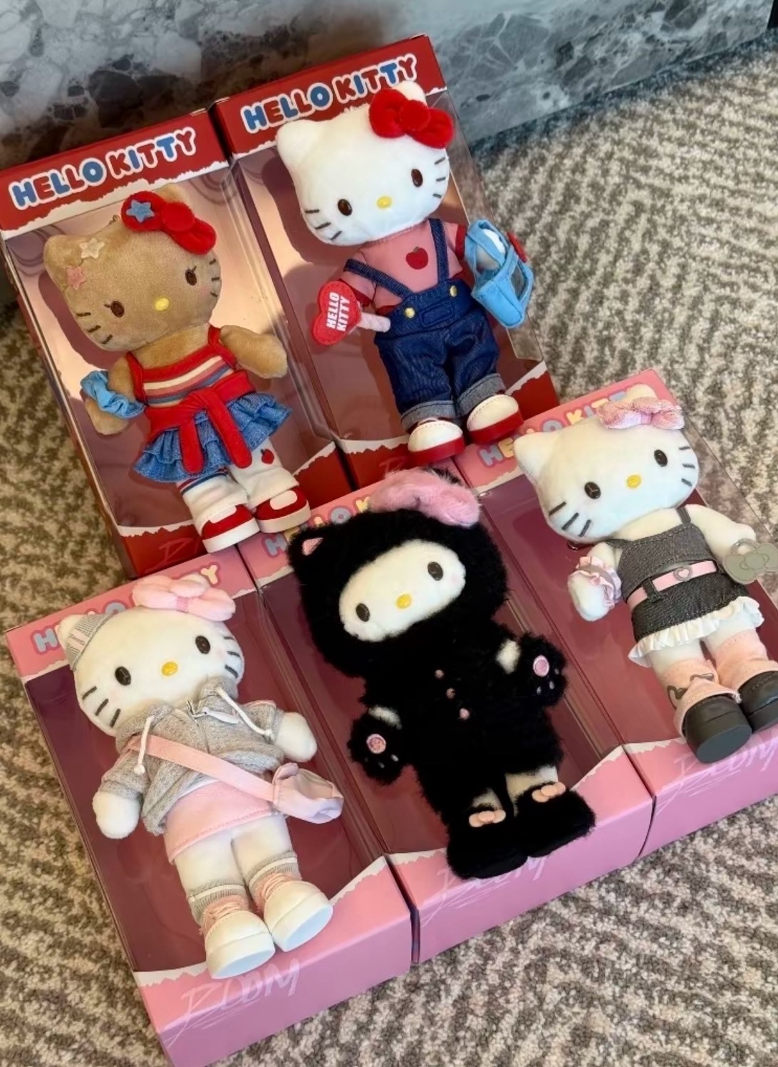 < 兩隻折100 > 三麗鷗 HELLO  KITTY  一天系列 長腿kitty
