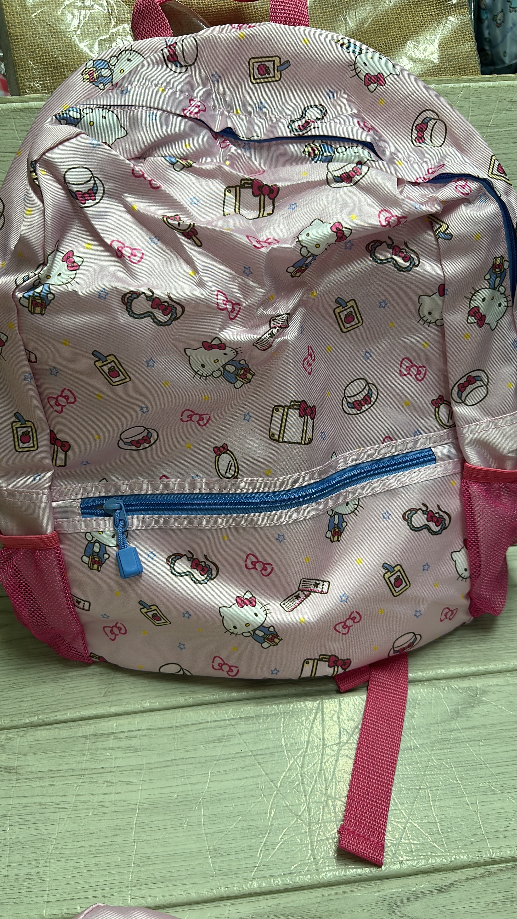 Hello kitty 可收納背包