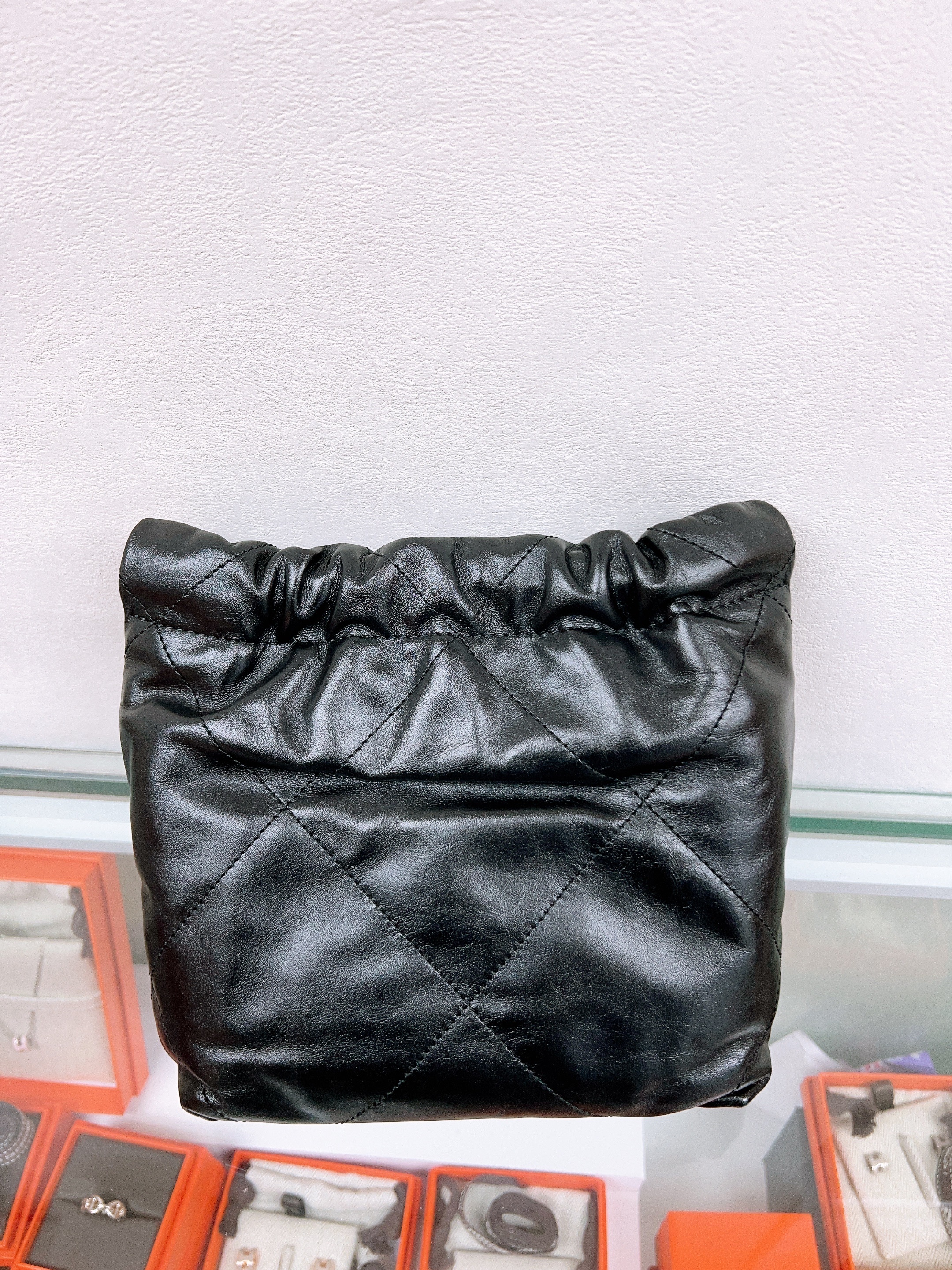 Chanel 22 mini (black GHW)