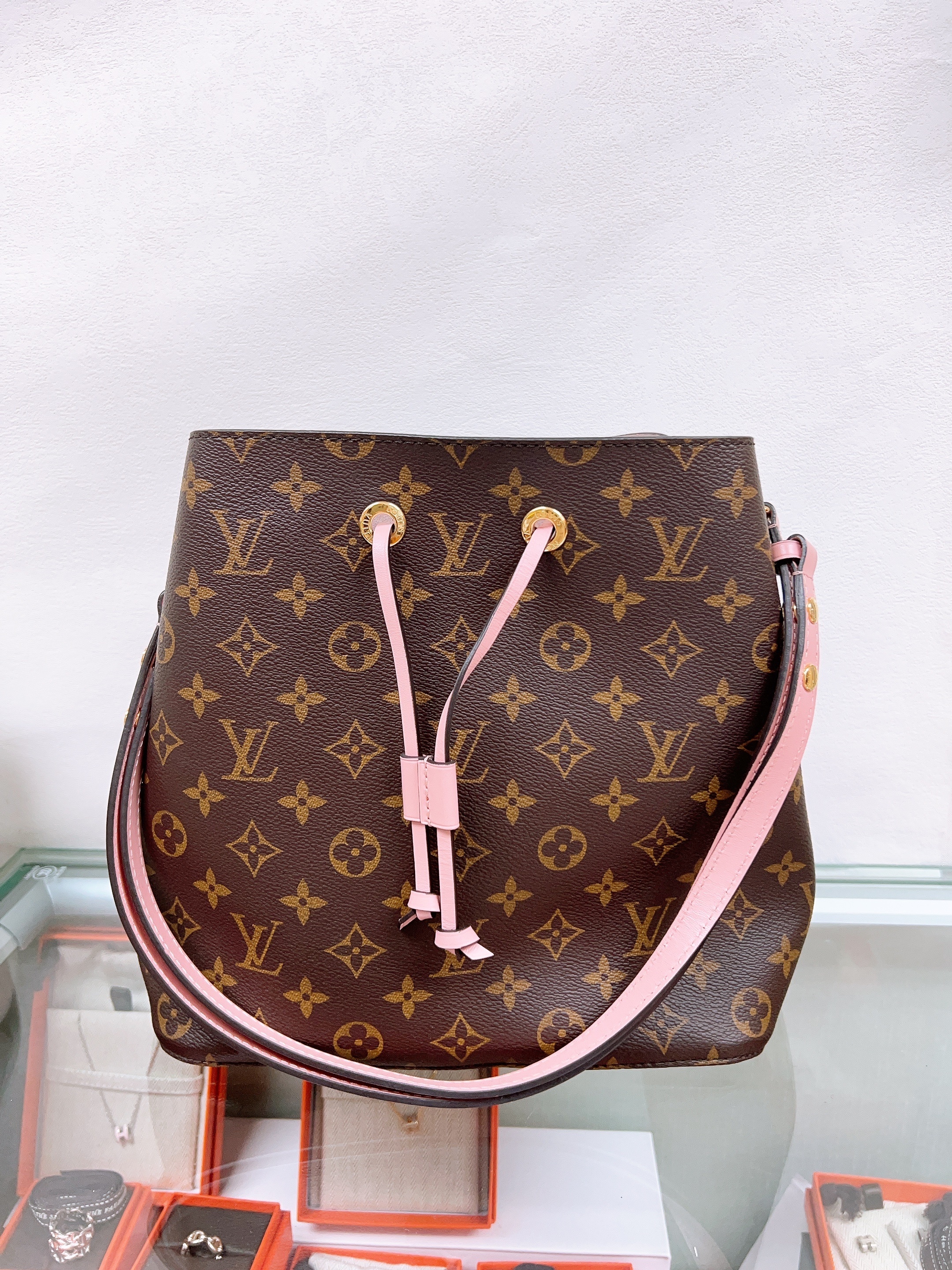 Lv neonoe bucket MM (brown monogram/pink)