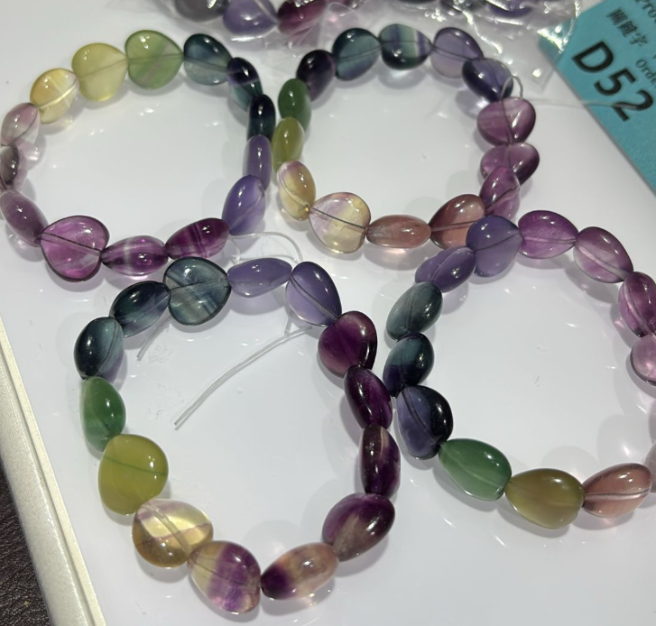 250721 - D52 彩虹彩螢石愛心切割手串