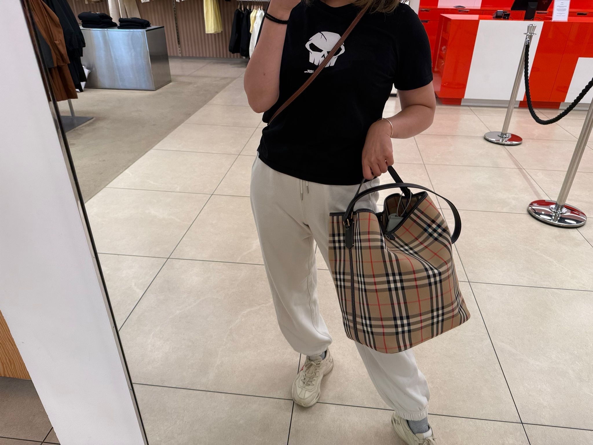 Burberry Ashby Check Medium bucket bag Archive Beige