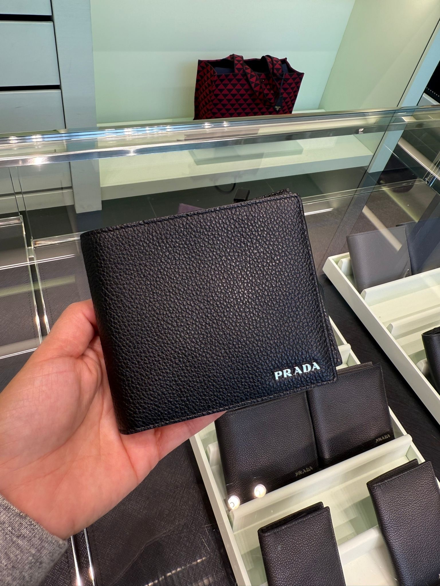 Prada Classic grainy bi-fold men wallet black 2M0513