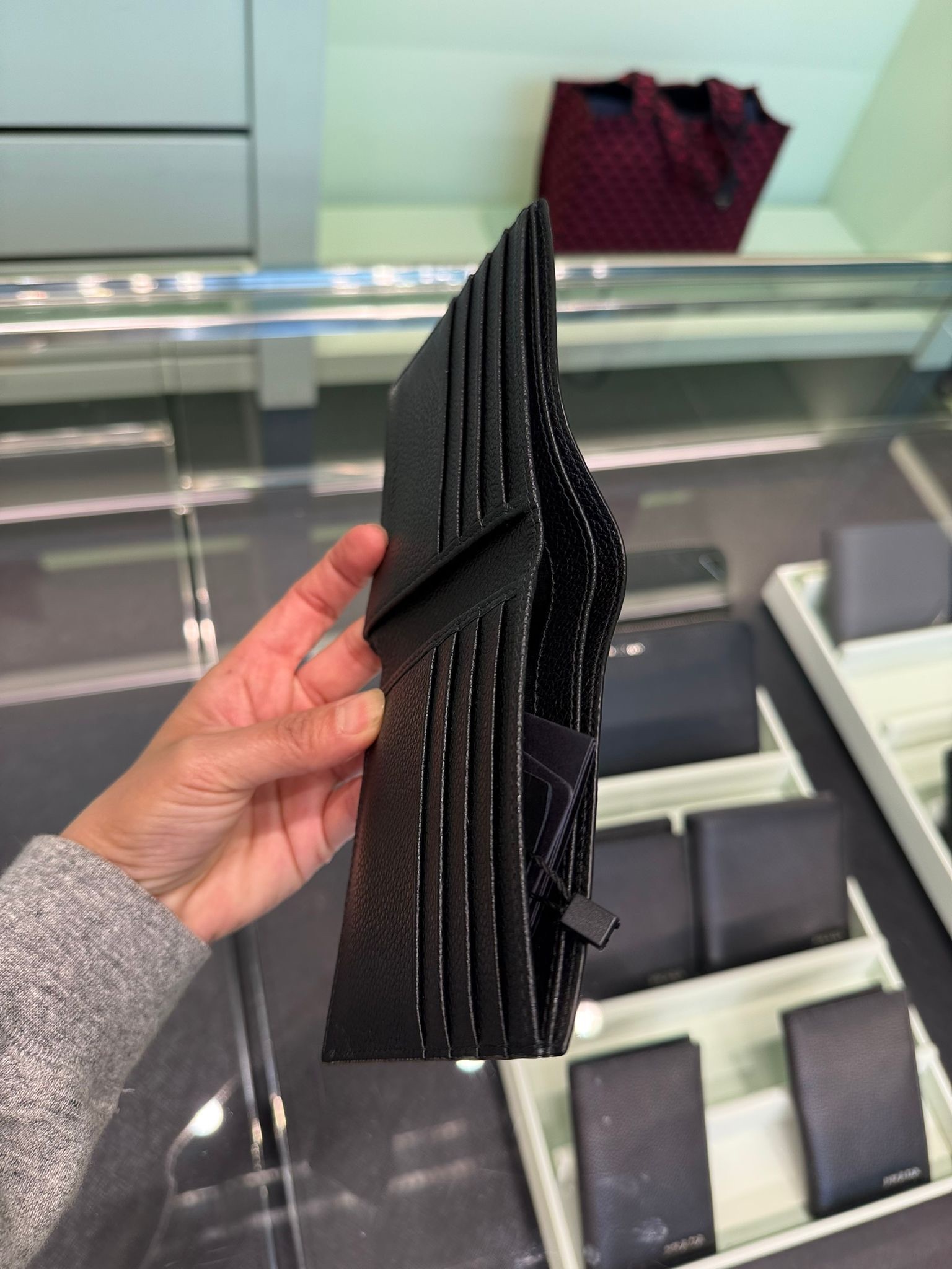 Prada Classic grainy bi-fold men wallet black 2M0513