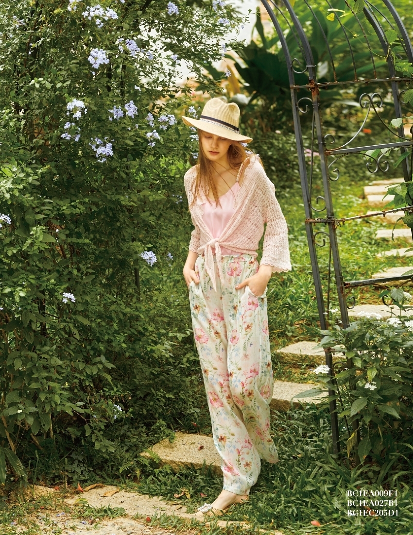 BC1EC205D1 立體空花綁帶短版針織開衫