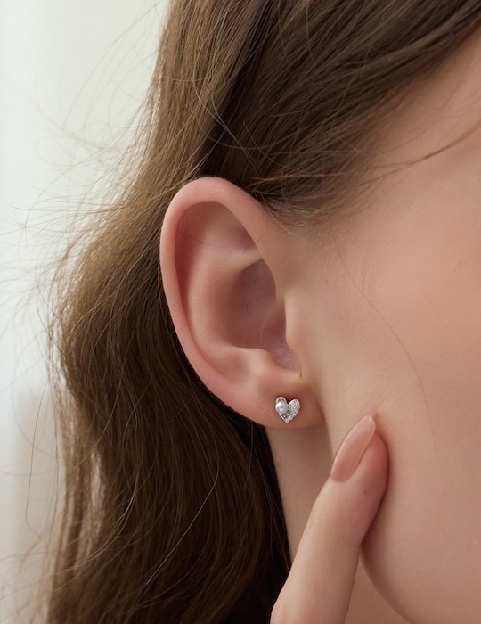 【925純銀】閃耀鋯石珍珠心型。針式耳環(銀)