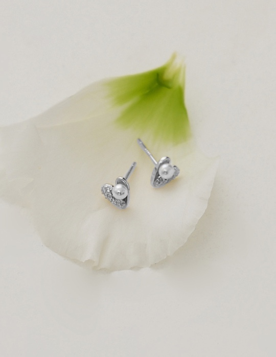 【925純銀】閃耀鋯石珍珠心型。針式耳環(銀)