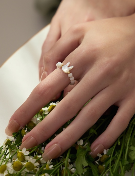 白兔貝珠彈性繩戒指