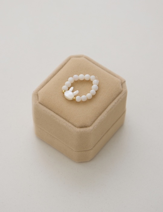 白兔貝珠彈性繩戒指