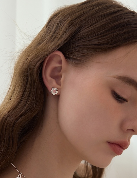 柔粉貓眼花。銀針耳環