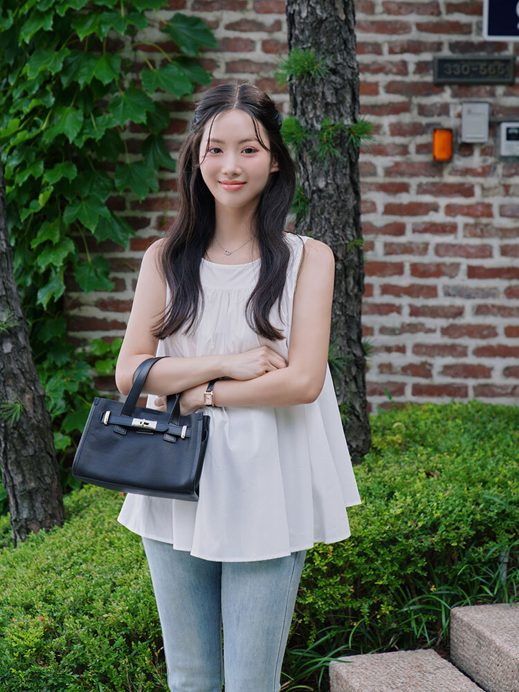 OH!HER 純色不規則壓褶無袖上衣