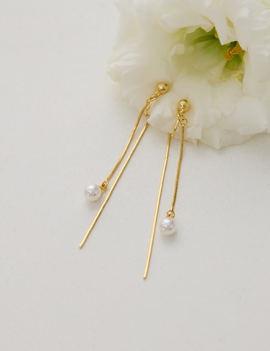 典雅交織珍珠。夾式耳環