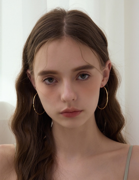 幾何稜光切面。銀針耳環(金)