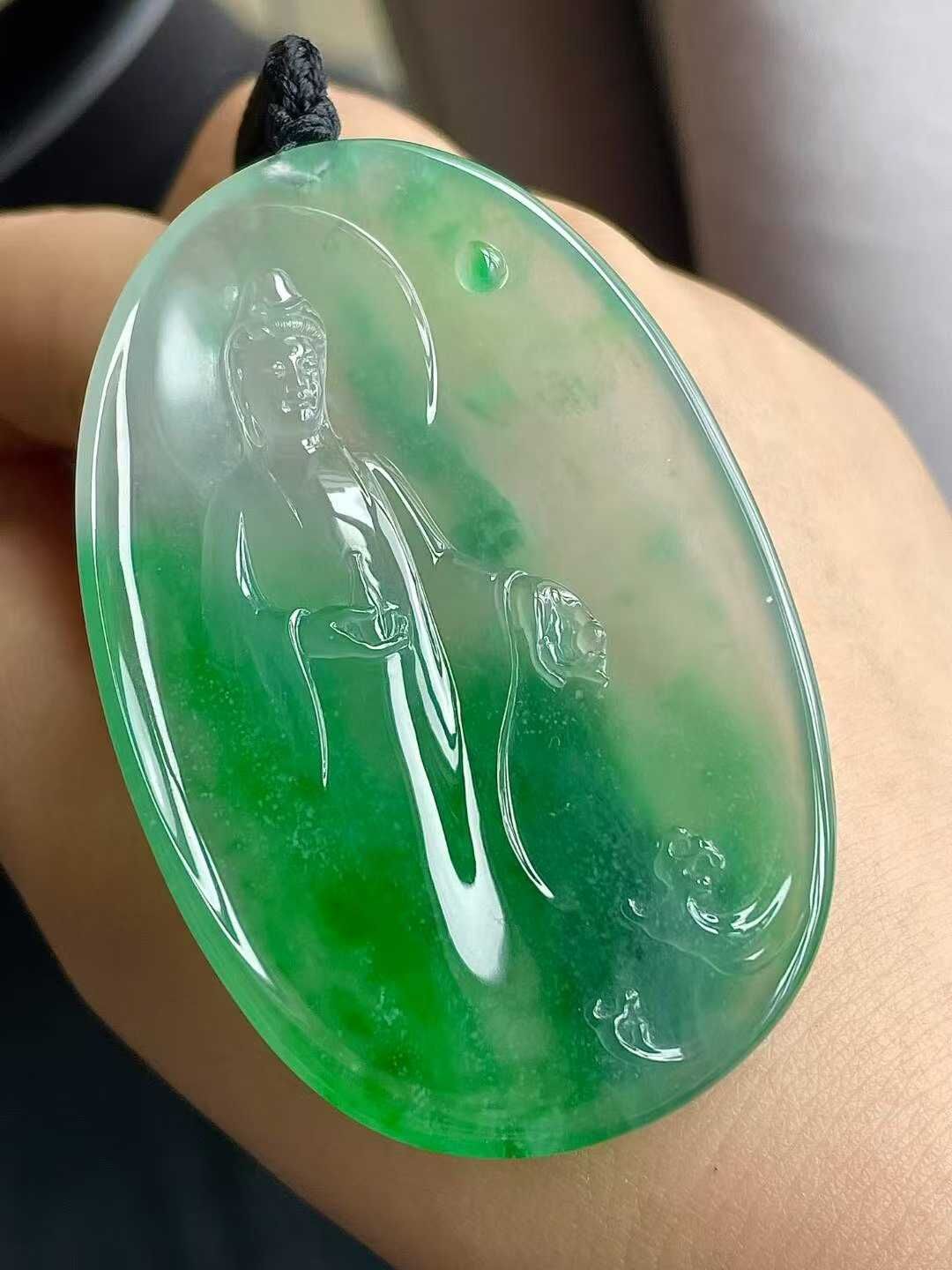 7125526 翡翠高冰陽綠自在觀音牌子