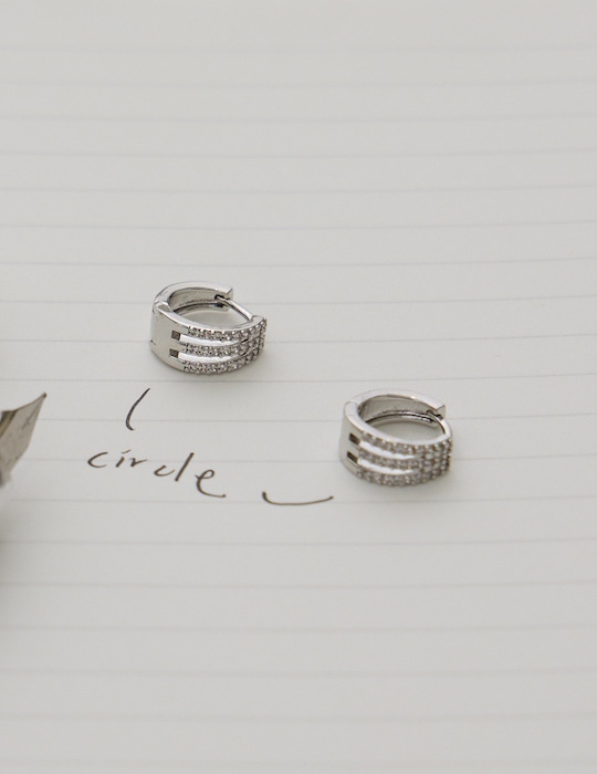 璀璨三環排鑽。銀針耳環(銀)