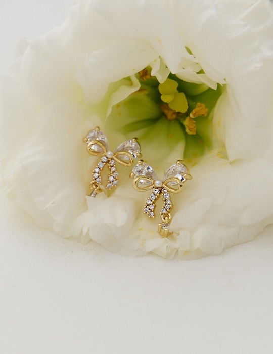 疊鑽蝴蝶結。銀針耳環(金)