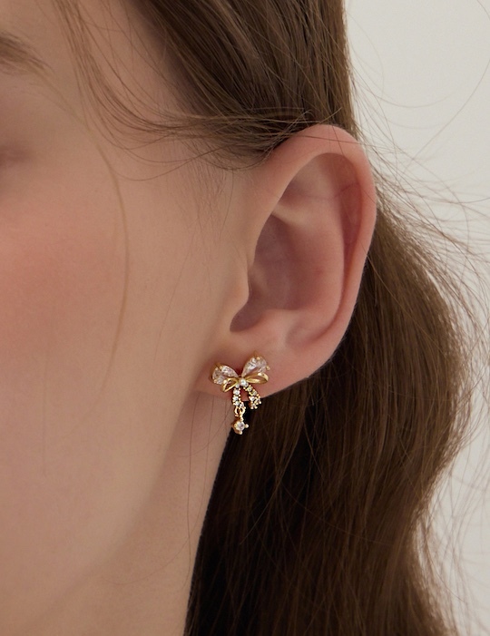 疊鑽蝴蝶結。銀針耳環(金)