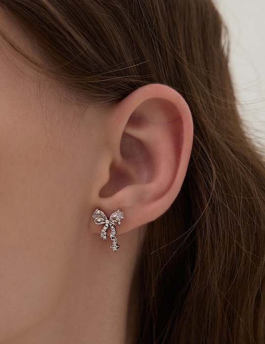 疊鑽蝴蝶結。銀針耳環(銀)