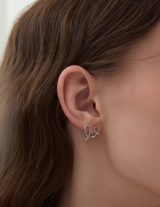 閃鑽奶油卷。銀針耳環