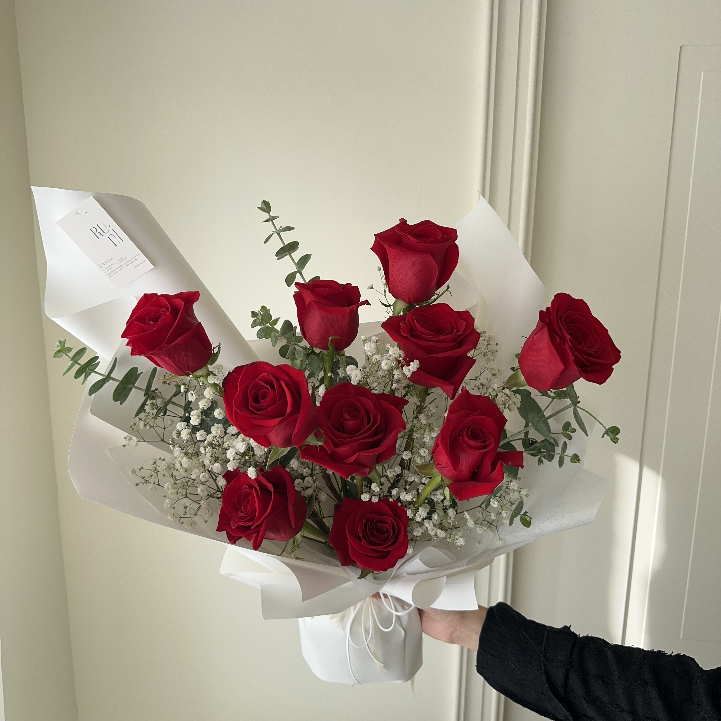 純玫瑰花束-10朵紅玫瑰滿天星花束