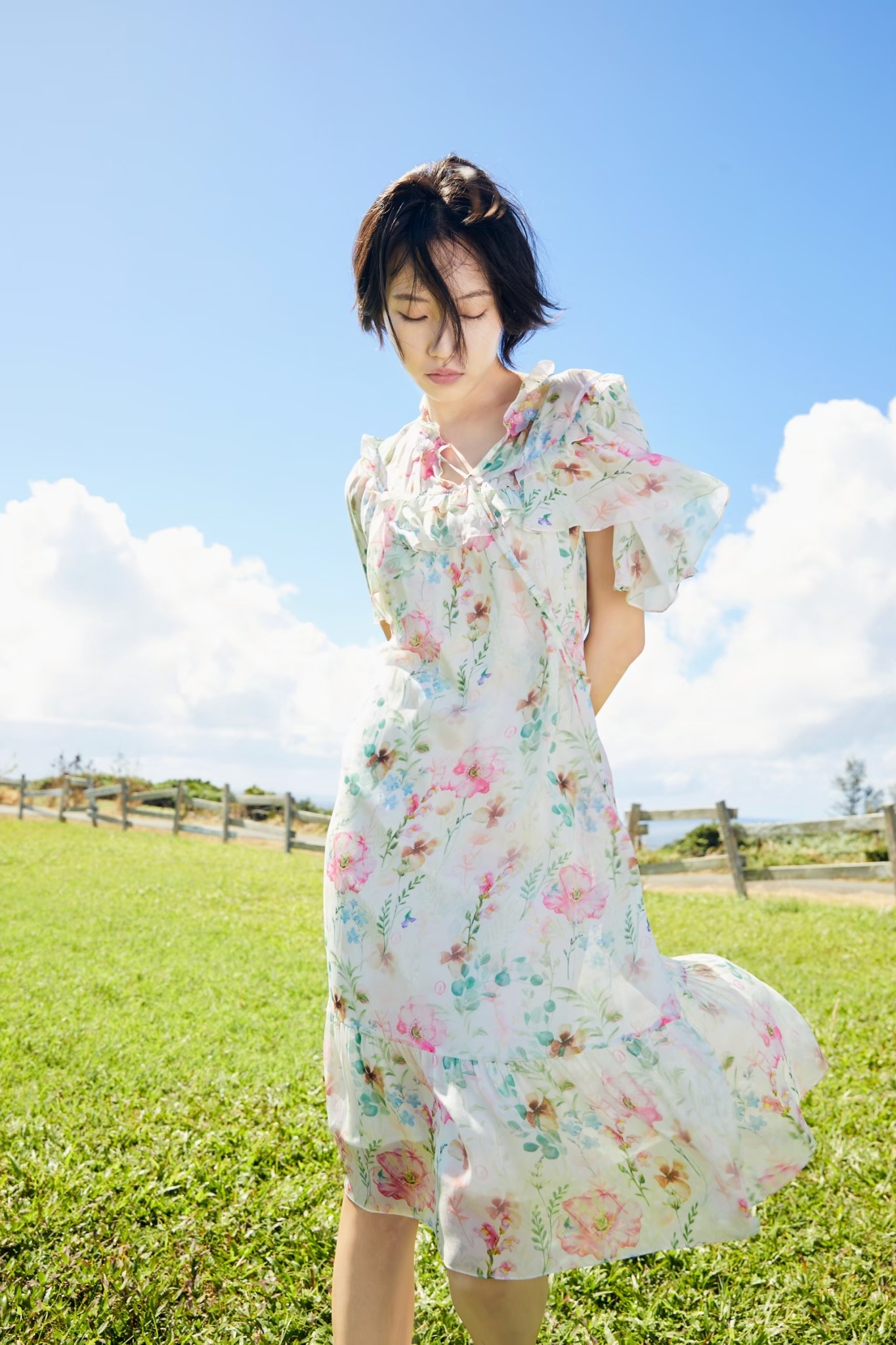 BC1EA023E1 法國玫瑰喇叭袖洋裝 (附布腰帶)