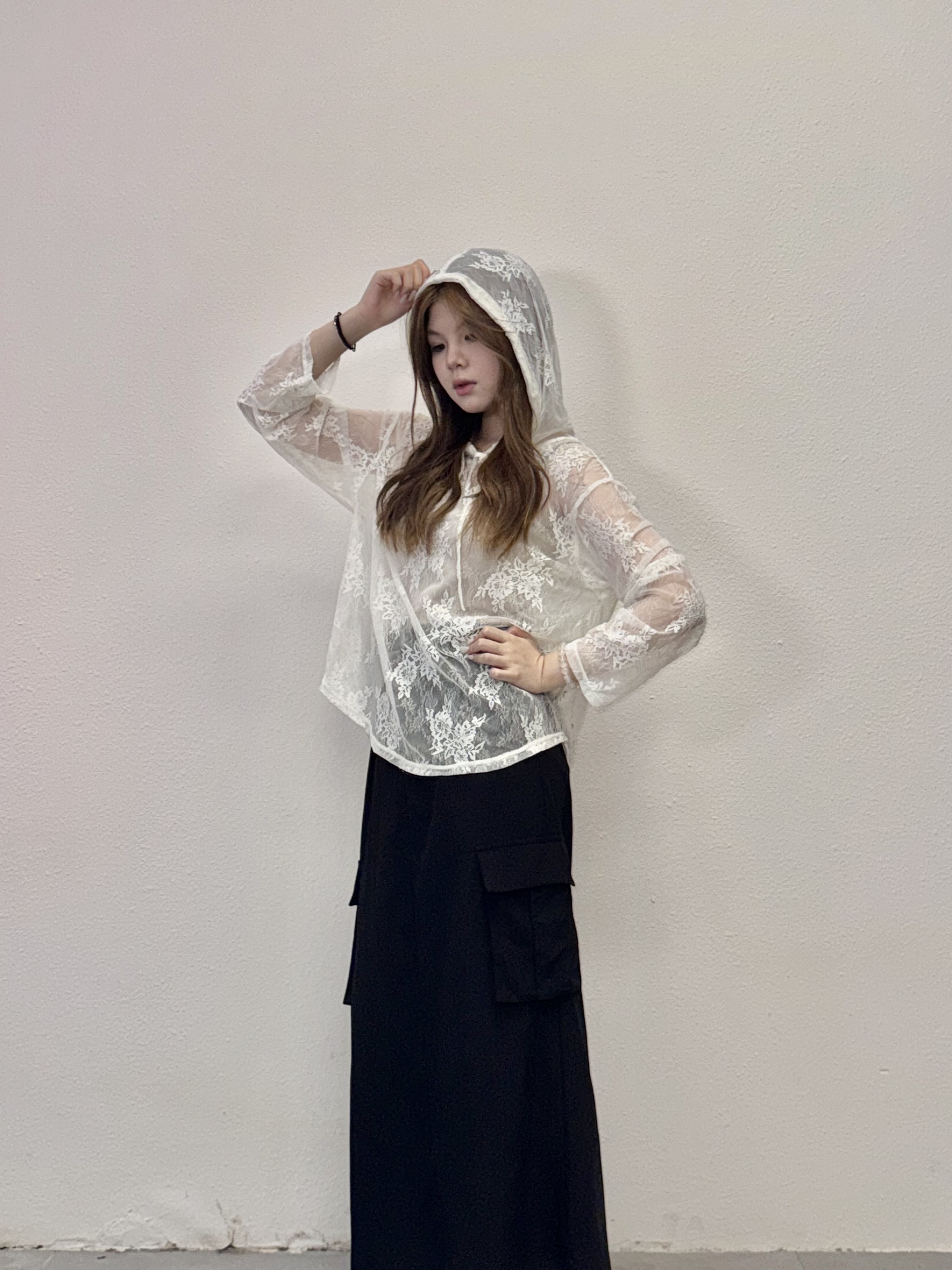 內外穿都可以 ～ 有帽蕾絲上衣 - BL52773