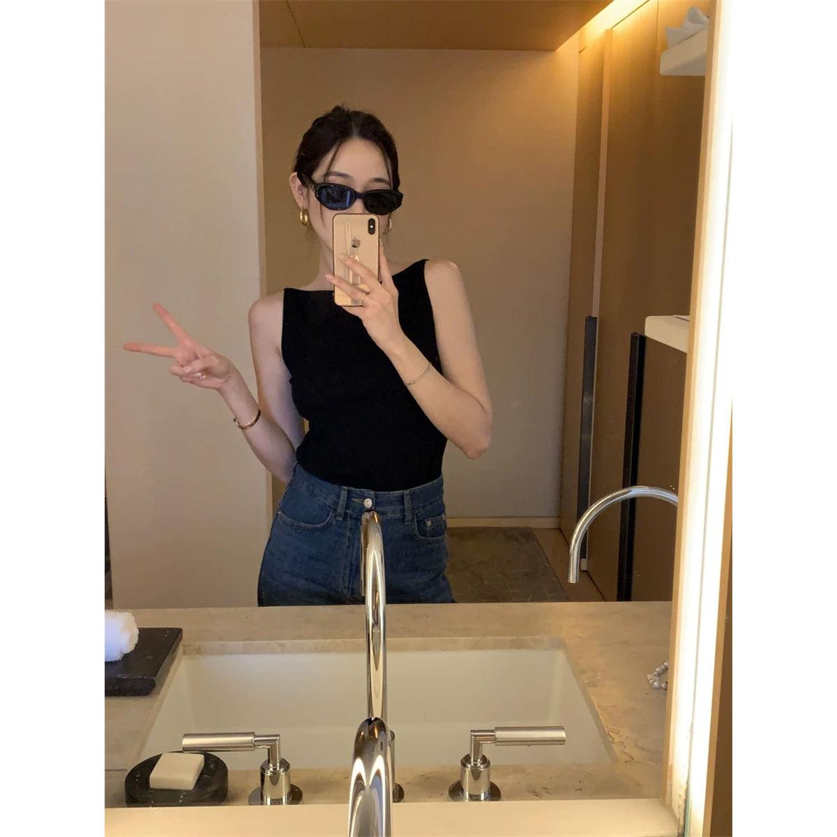 7W05 溫柔簡約風船型領修身背心 一色