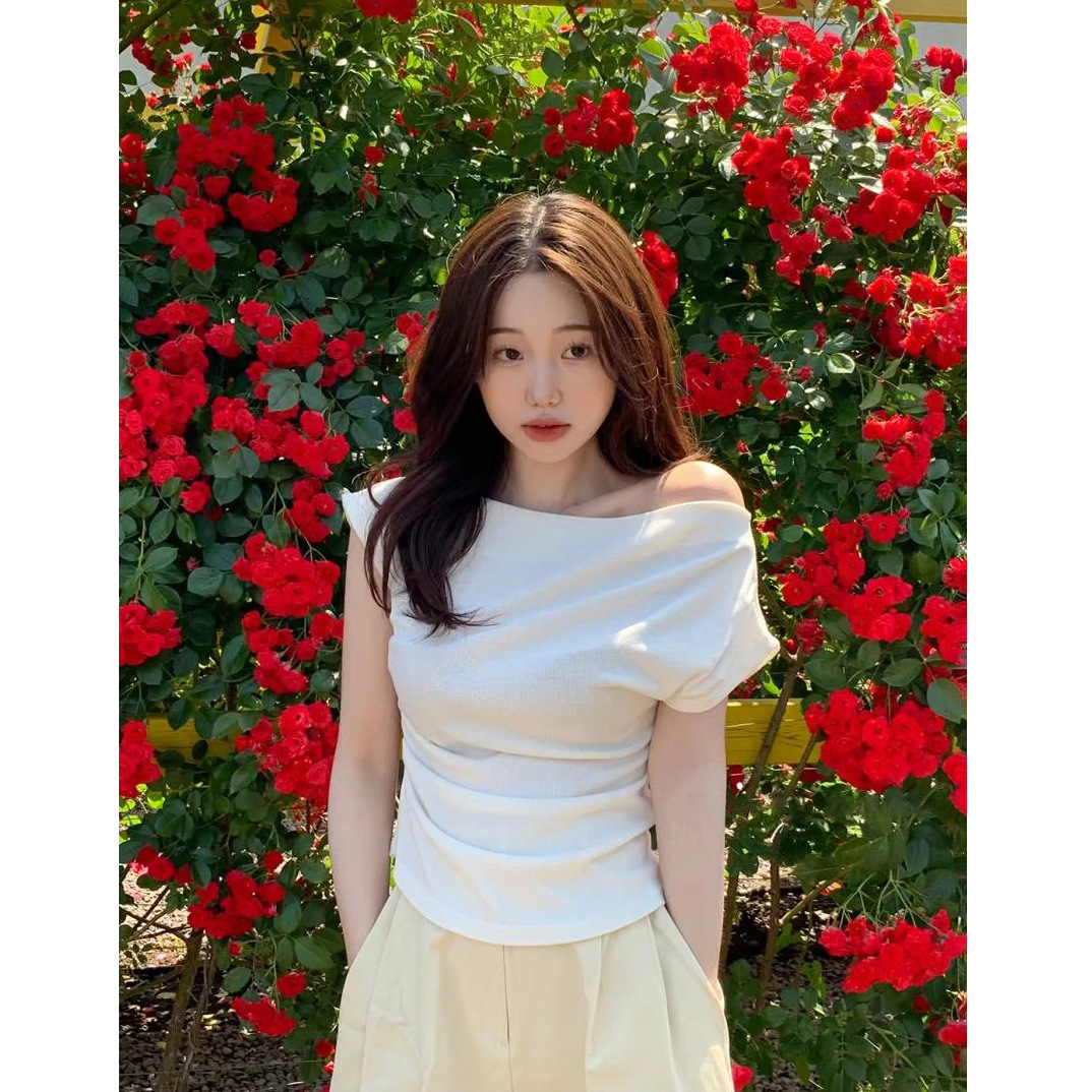 7W03 清新氣質感一字領摺皺上衣 一色