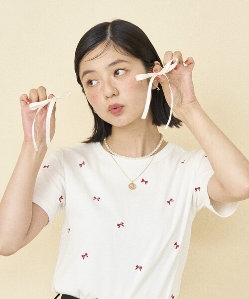 FREAK’S STORE / Mini Ribbon Embroidered T-shirt