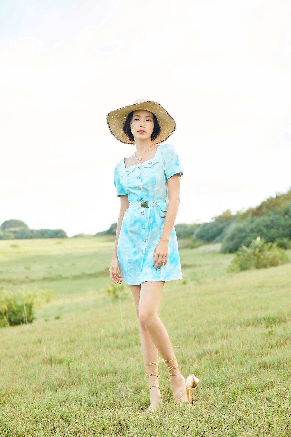 BC1EF072E1 漫步雲端仿牛仔天絲立體漸層連衣裙 ( 附腰帶 / 附水晶珍珠菱格紋小腰包 )