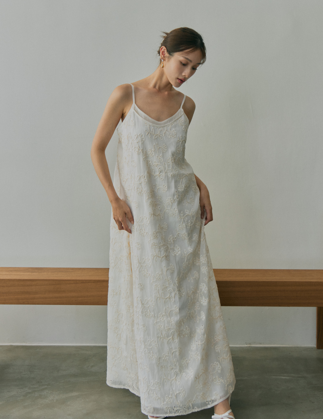 立體織紋雕花連身洋裝（杏色/4尺寸）