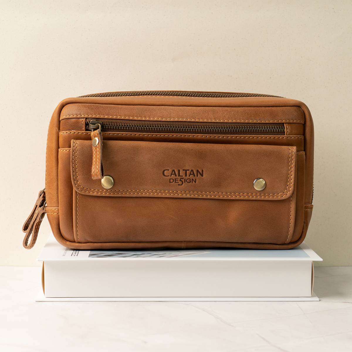 真皮多隔層率性橫式斜背包-六色(5203)