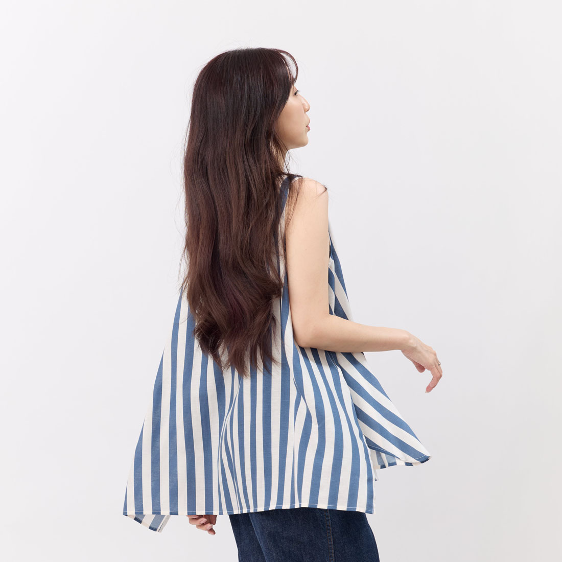 Coco無袖前摺傘擺直條印花上衣/藍白寬條