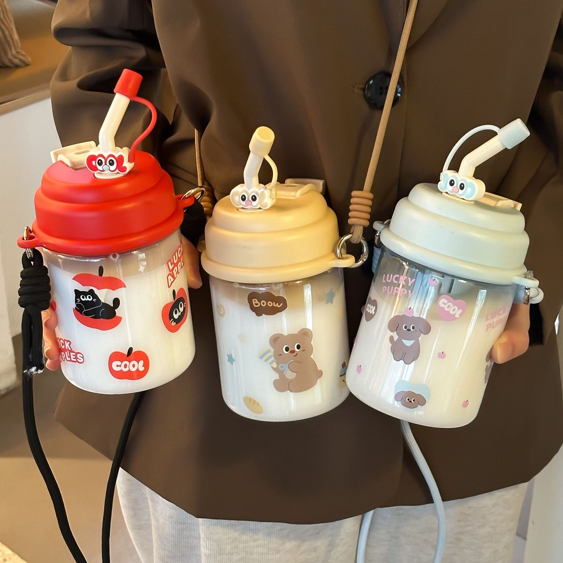 《6149》可愛吸管杯附背帶(800ML)