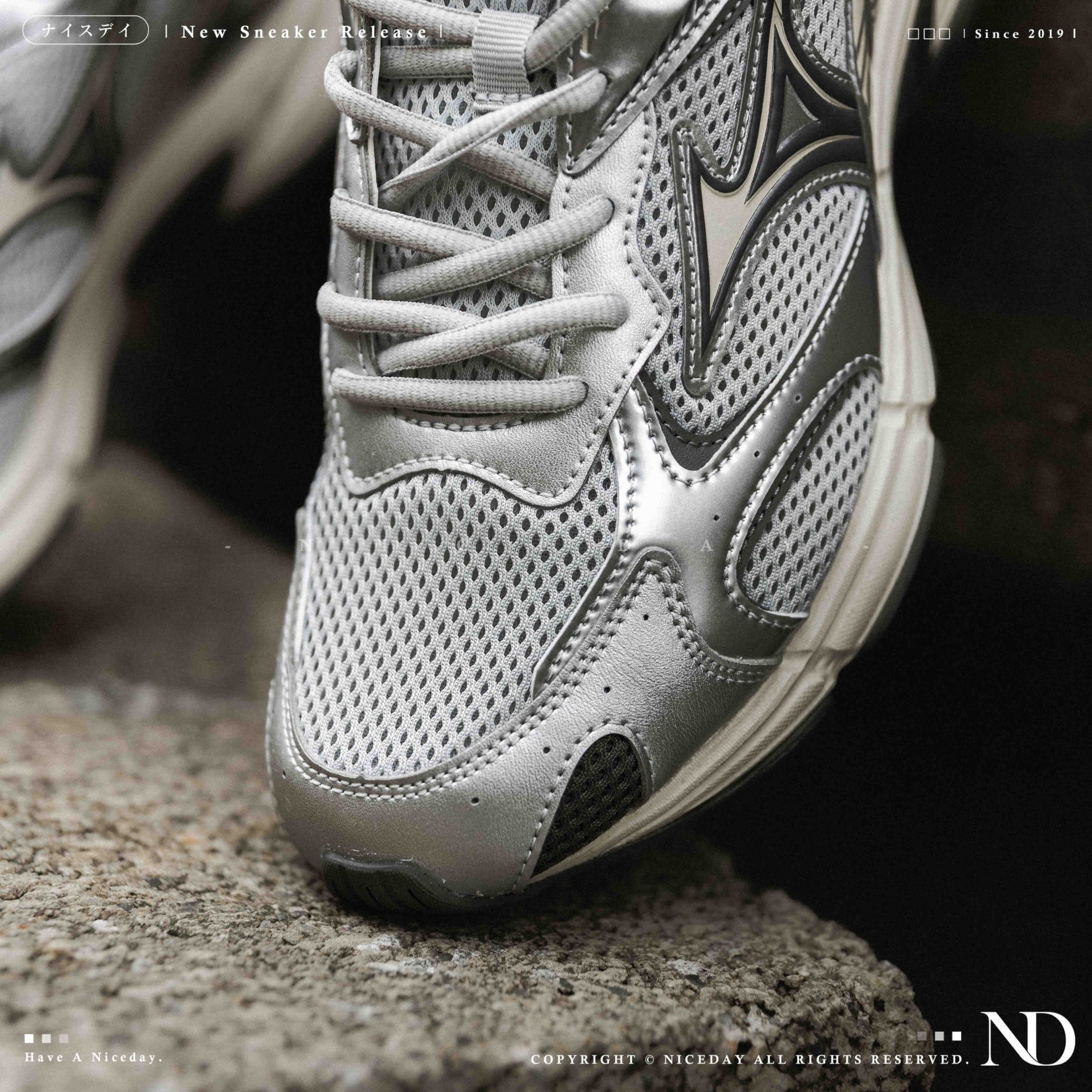 NICEDAY 代購 MIZUNO Cyclone Speed 2k 白銀 銀白 銀 灰 白 慢跑 機能 D1GH222917