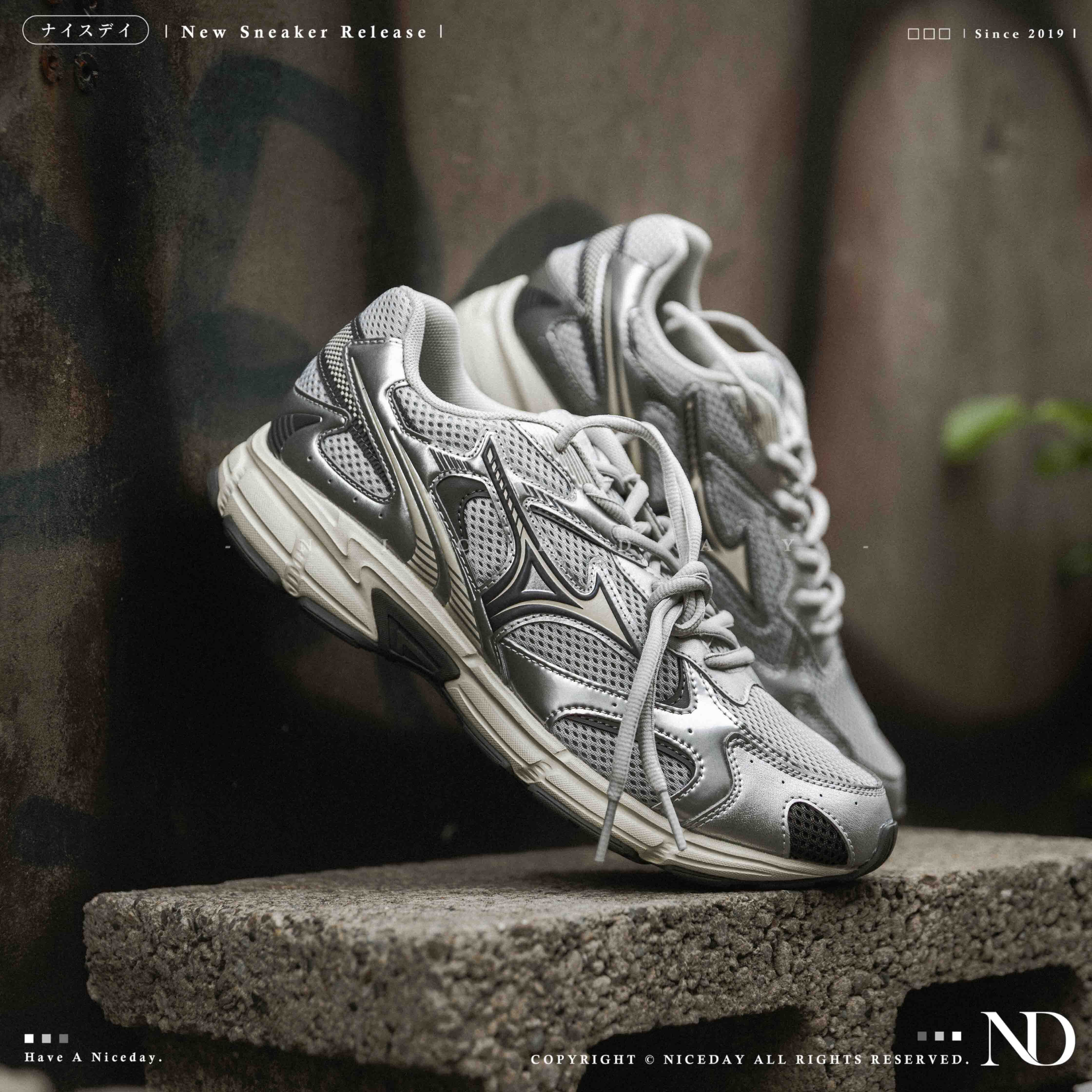 NICEDAY 代購 MIZUNO Cyclone Speed 2k 白銀 銀白 銀 灰 白 慢跑 機能 D1GH222917