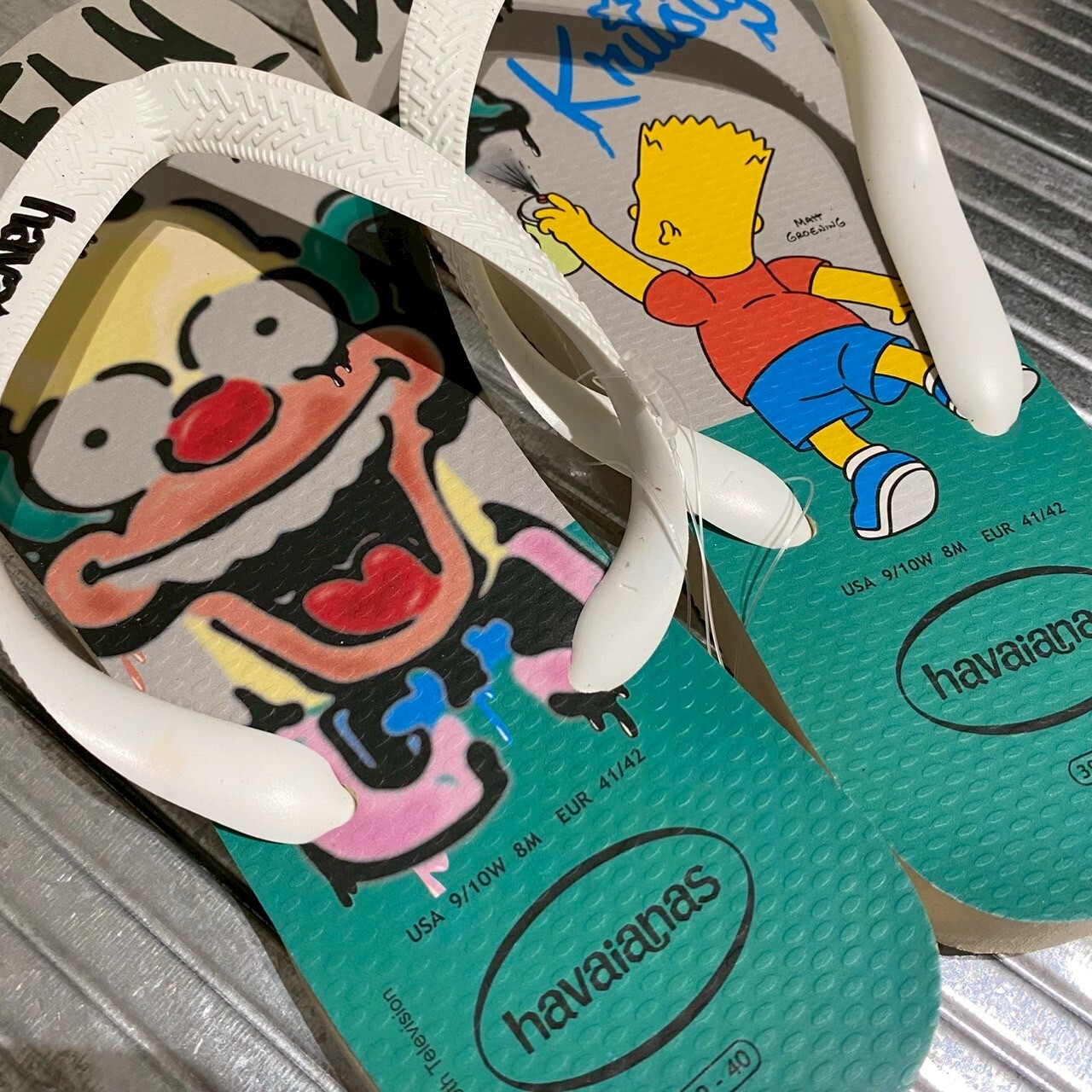 Havaianas 哈瓦仕 拖鞋 小丑與辛普森霸子組合 綠灰底白帶 4137889-0121U