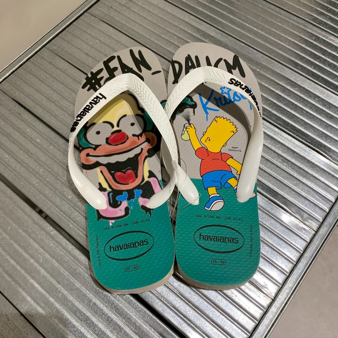 Havaianas 哈瓦仕 拖鞋 小丑與辛普森霸子組合 綠灰底白帶 4137889-0121U