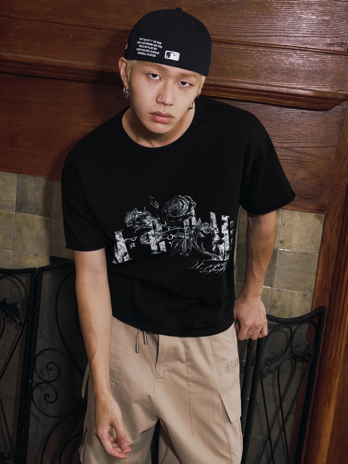 MEDM 斑駁玫瑰字體Logo 短袖 T