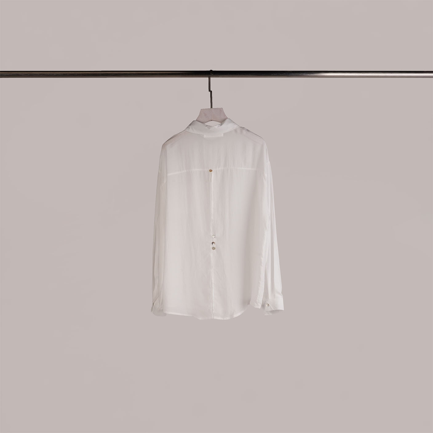 設計感後開衩鈕扣微透襯衫 | 百搭白