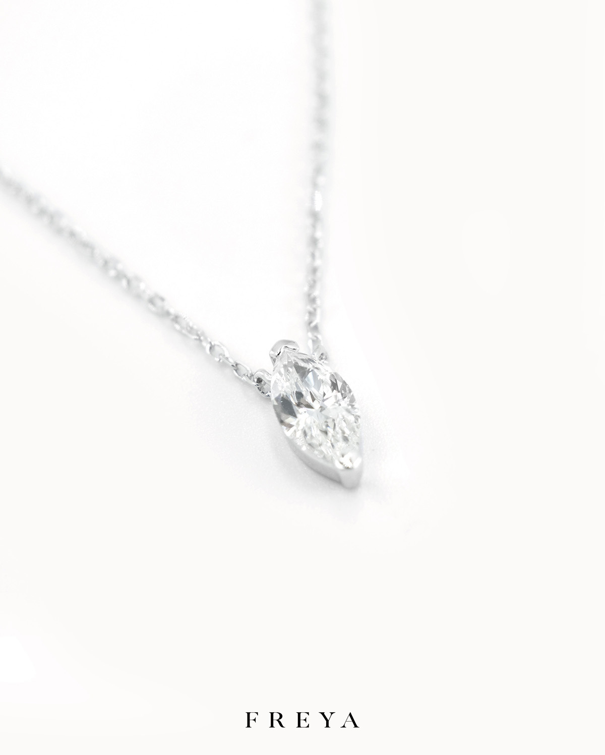 FREYA 馬眼鑽鏈牌