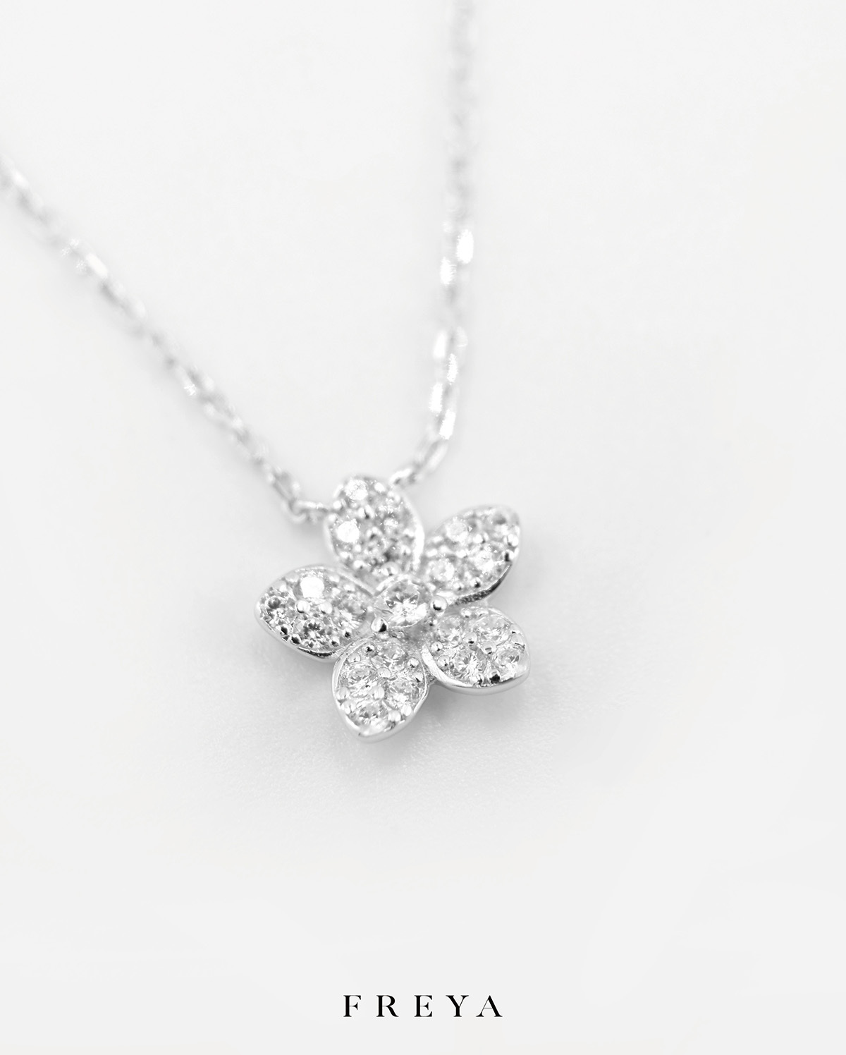 FREYA 滿鑽花朵項鍊