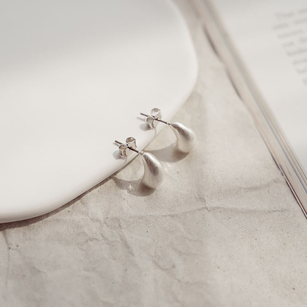 Delicate pea-shaped pearl pin earrings【07030932】in stock+pre-order