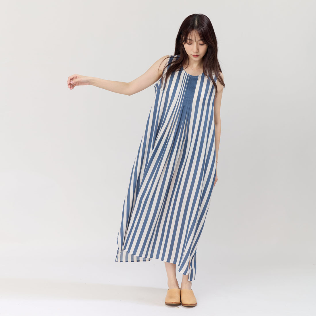 Nana無袖前摺直條印花洋裝/藍白寬條
