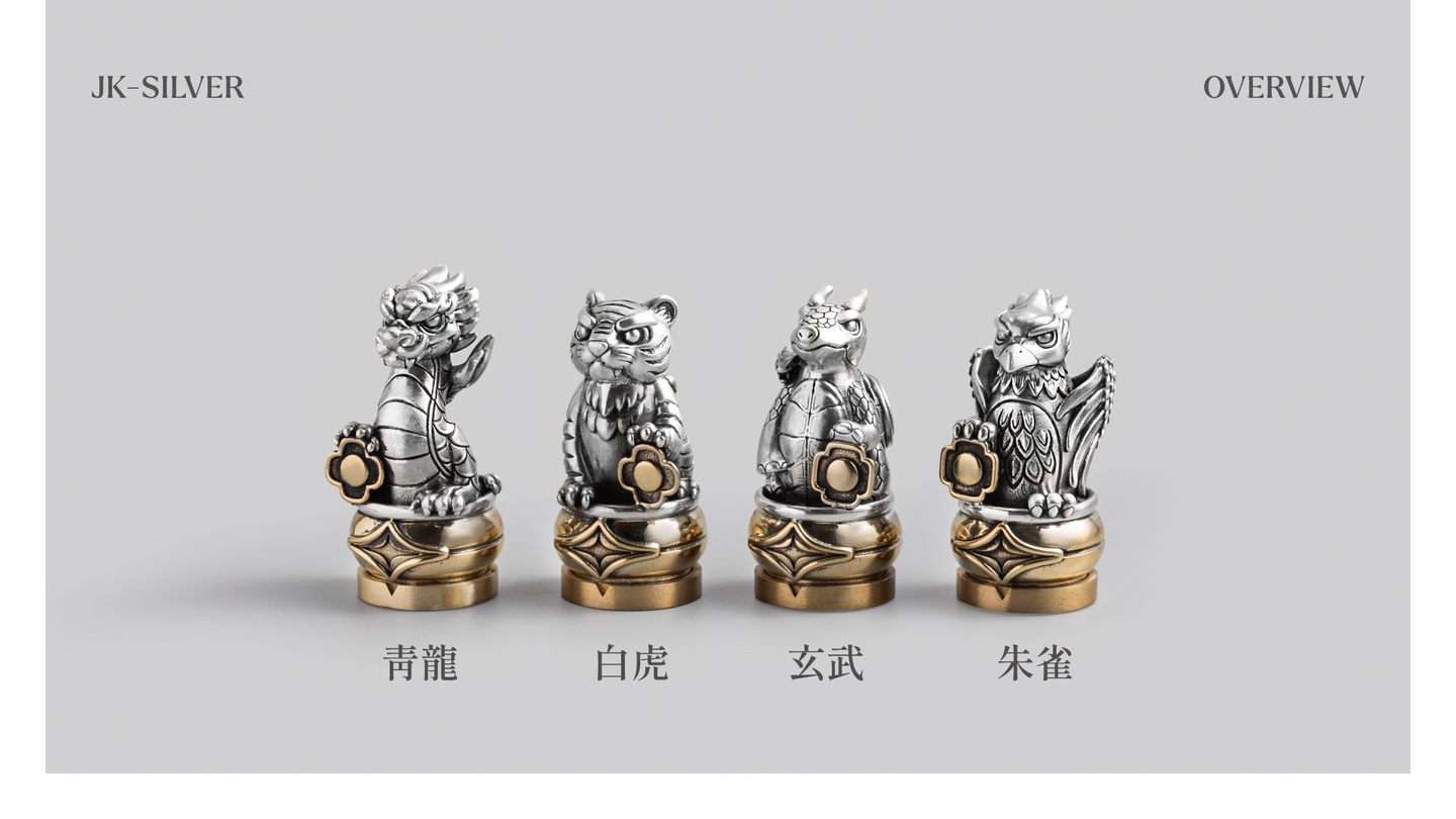 青龍、白虎、玄武、朱雀四象造型的純銀金屬印章，以細緻金工詮釋東方神獸，搭配黃銅印章基座，象徵四方守護與命運之力的平衡調和。