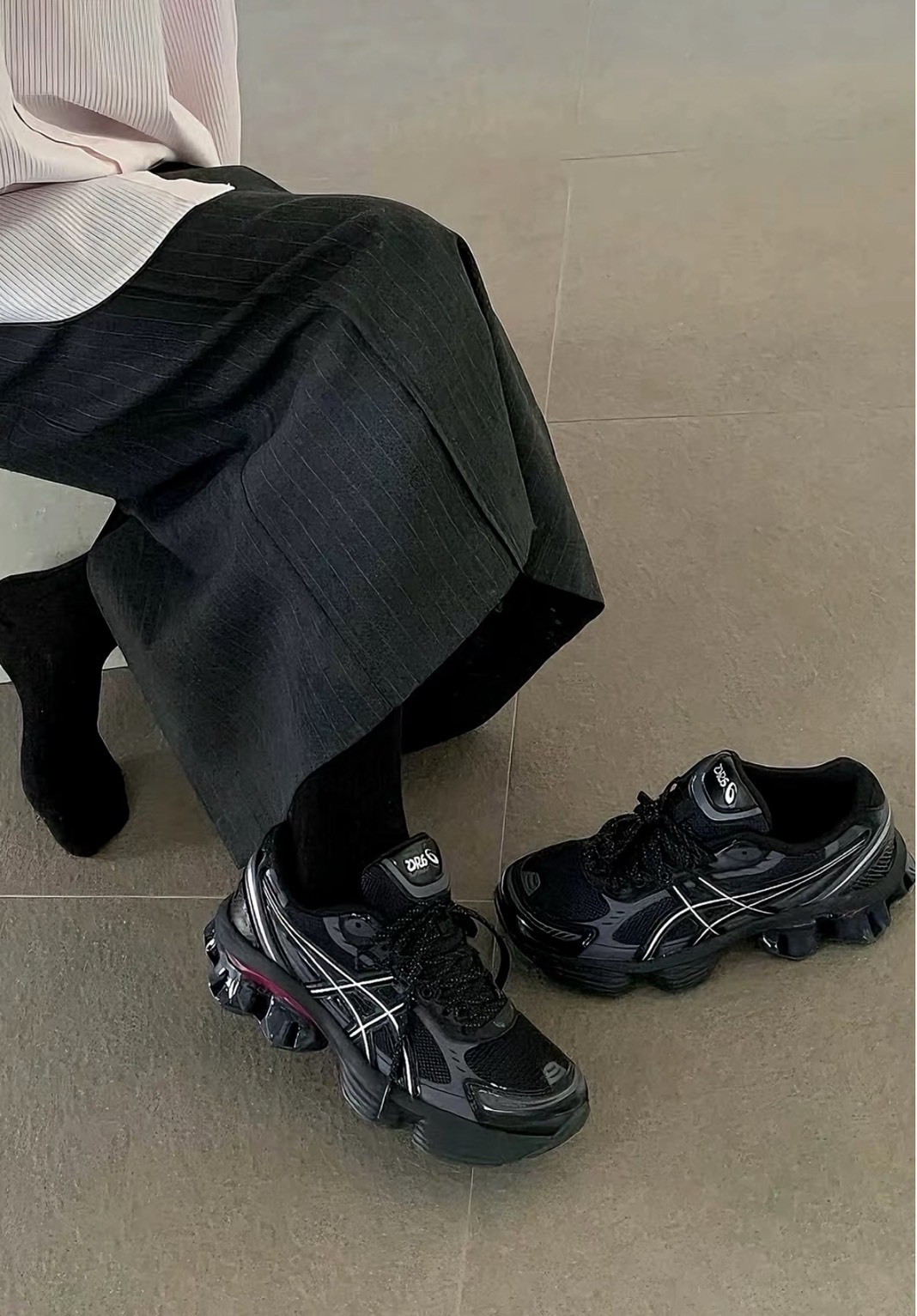 ASICS亞瑟仕 慢跑鞋 黑色 GEL-KINETIC FLUENT 男女同款 緩震運動鞋 輕量 跑鞋 情侶款 穿搭百搭 July25