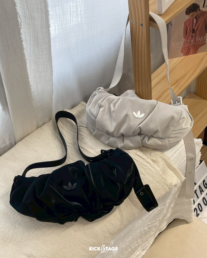 ADIDAS ORIGINALS CLOUD 黑 米白 可調節背帶 金屬LOGO 水餃包 雲朵包 腋下包 斜背包 肩背包【KC1419/KC1420】