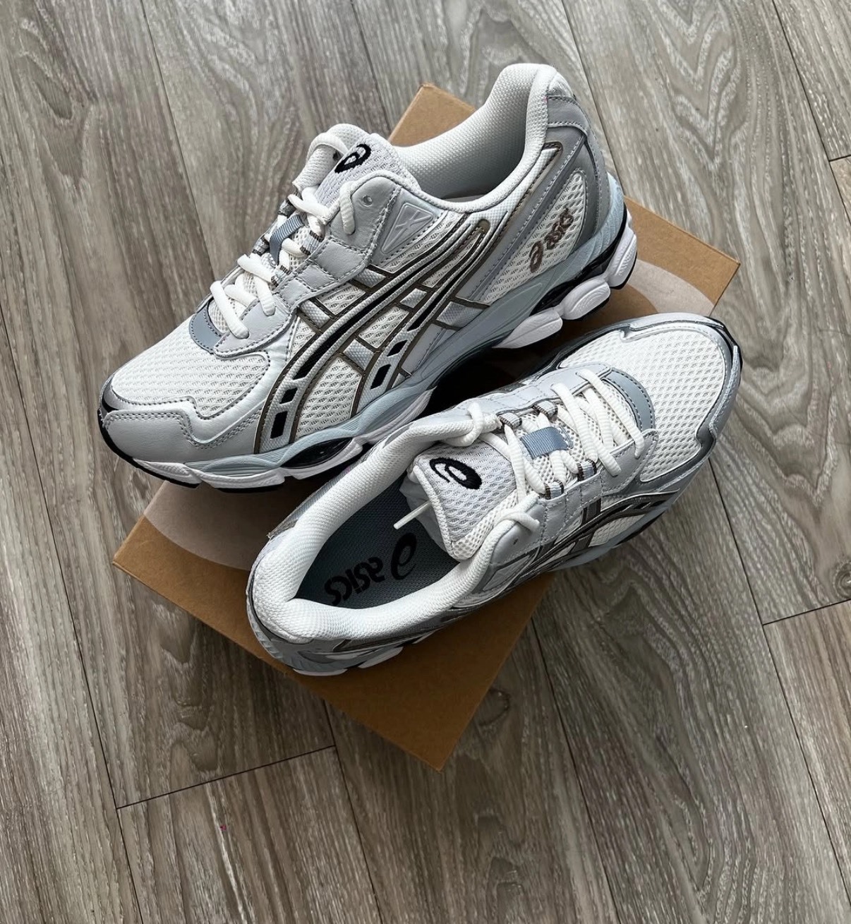 【現貨出清】Asics GEL-NYC 2055 米灰棕 男女慢跑鞋 舒適百搭款 老爹鞋 跑鞋 穿搭必備 灰白棕 復古休閒鞋 July25