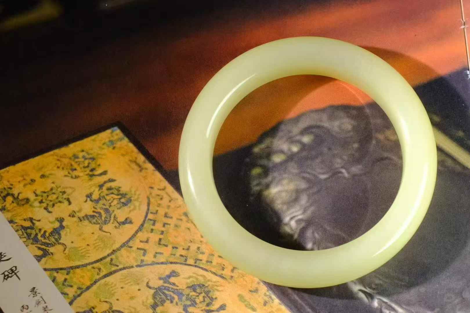 712753 54mm和田玉黃口料手鐲 (52-54)