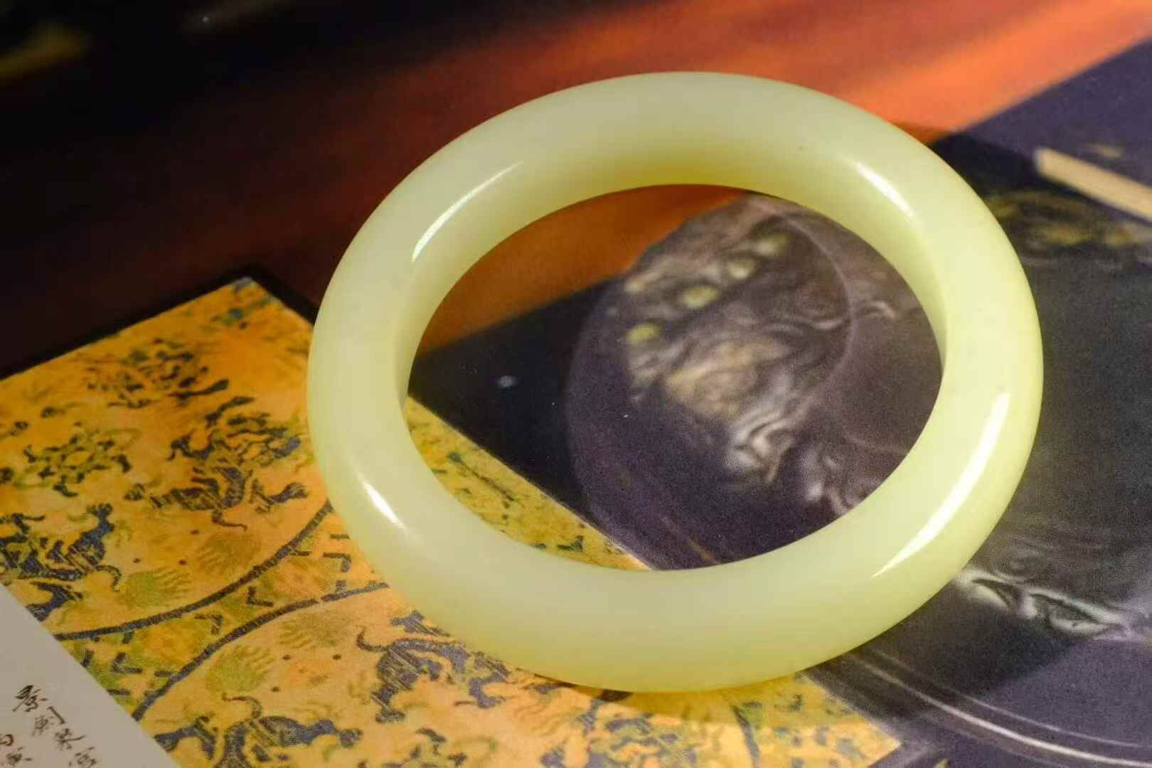 712753 54mm和田玉黃口料手鐲 (52-54)